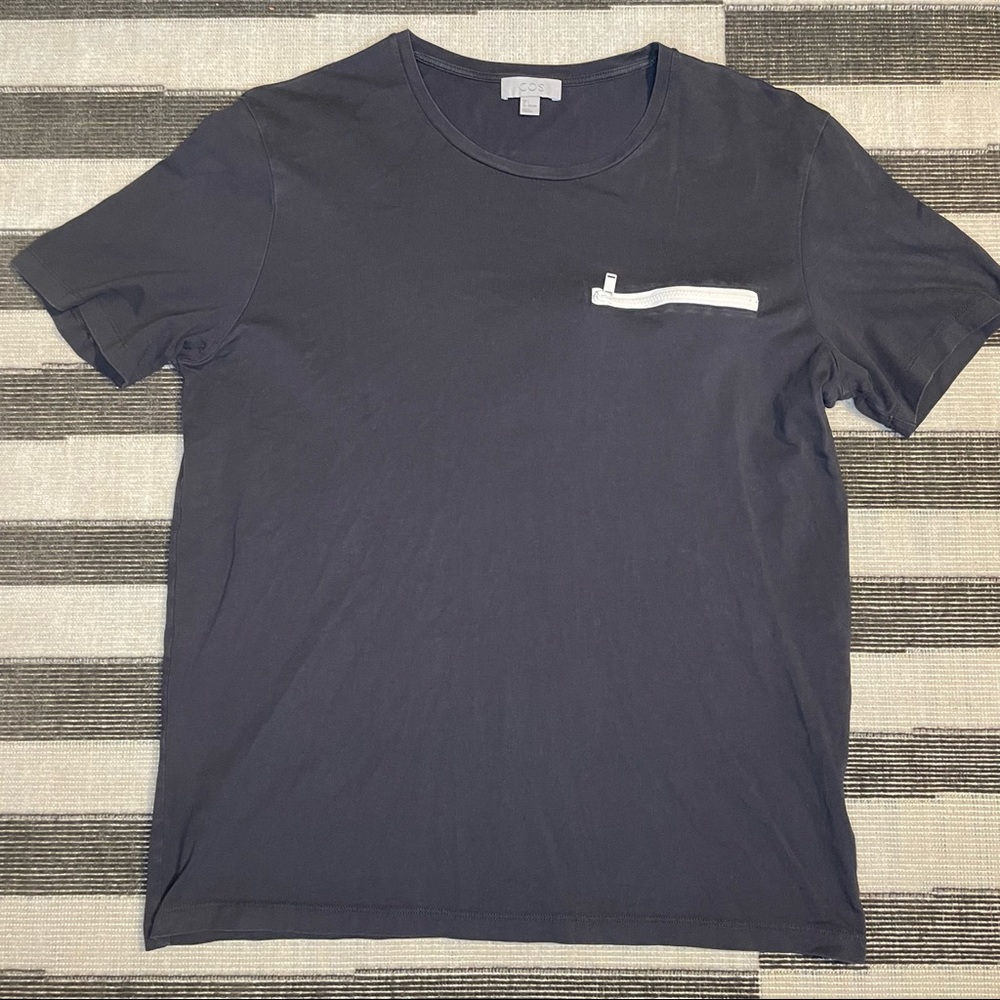 COS black t shirt